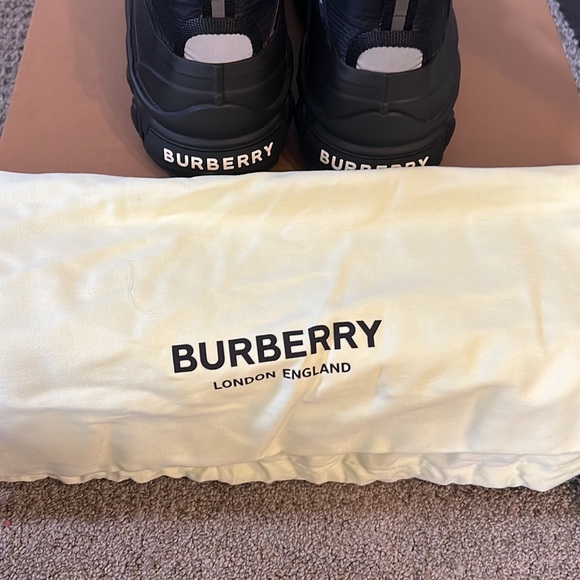 authentic Burberry low top Arthur sneakers Men - Picture 8 of 8